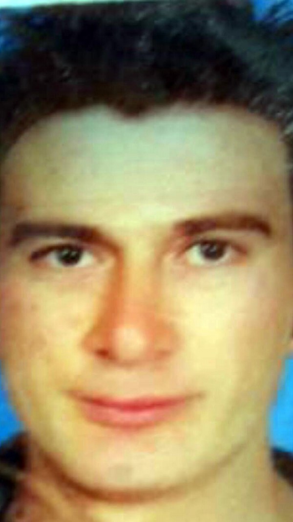 Boşanmak aşamasındaki eşini başka erkekle yakalayınca dehşet saçtı!