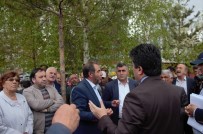 OTOPARK SORUNU - Ağaç Sökümüne Tepki Gösteren CHP'liler Oturma Eylemi Başlattı