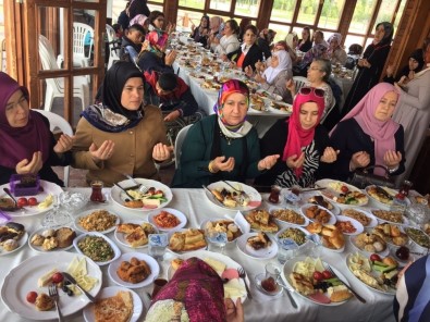 AK Parti'den Şehit Annelerine Vefa
