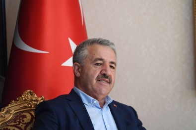 Bakan Arslan'ın, '19 Mayıs' Mesajı