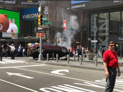 New York'ta Araç Yayalara Çarptı Açıklaması 1 Ölü,  10 Yaralı