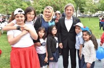 BEYOĞLU BELEDIYESI - Özel Eğitim Sınıfı Öğrencileri Sahne Performanslarıyla Mest Etti