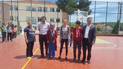Pazarlar'da Badminton Turnuvası