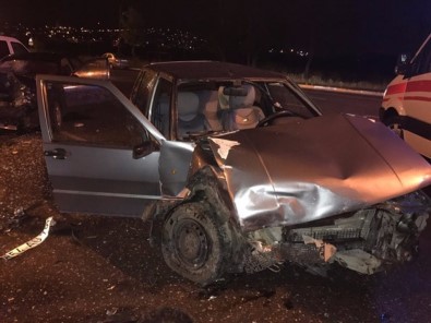 Sakarya'da İki Otomobil Kafa Kafaya Çarpıştı Açıklaması 2 Yaralı