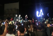 KÜÇÜKÇEKMECE BELEDİYESİ - Şarkıcı Buray, Küçükçekmece'de Hayranlarıyla Buluştu