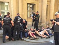 BRANDENBURG - Almanya'da 50 kişiyle bakanlığa baskın girişimi: Merdivenle binaya girmeye çalıştılar