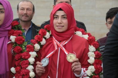 Avrupa Bilek Şampiyonu Yeter Bağ'a Törenli Karşılama