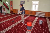 ABDULLAH HACI - Camilere Ramazan Temizliği