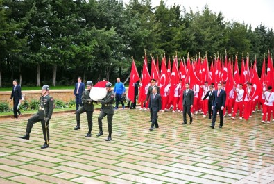 Gençler Ata'nın huzurunda