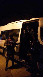 İzmir'de 42 Suriyeli Mülteci Kaçarken Yakalandı