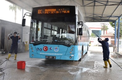 Mersin'de Belediye Otobüsleri Dezenfekte Ediliyor