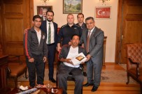 HALTER TAKIMI - Şampiyonlardan Başkan Yağcı'ya Ziyaret