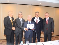 EROL AYYıLDıZ - Duayen Konsolosa Onur Plaketi