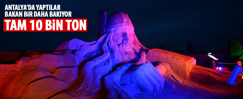 Dünya harikalarını 10 bin ton kumla yaptılar