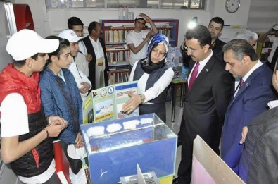 Gürün'de TÜBİTAK 4006 Bilim Fuarı Açıldı