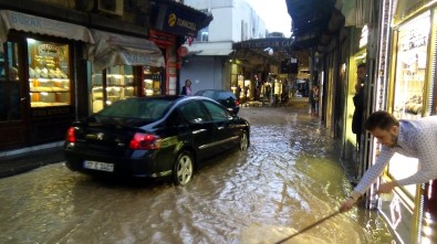 Kilis'te Sağanak Yağmur Sele Neden Oldu