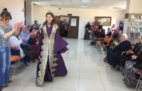 DEFİLE - Pursaklarlı Kadınlar Yaptıkları Giysileri Sergiledi