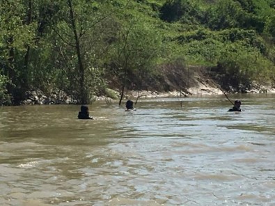 Sakarya Nehrine Düşen Genci Arama Çalışmaları 6'Incı Gününde De Devam Ediyor