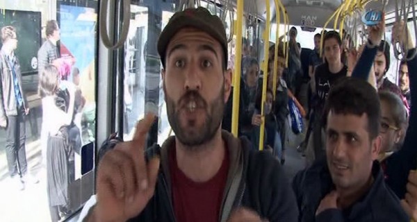 Halk otobüsünde '1 Mayıs' gerginliği!