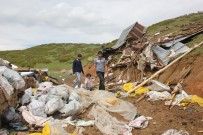 ŞİDDETLİ FIRTINA - Bingöl'de Fırtına 2 Kişi Yaralandı, 28 Ev Ve Ahır Zarar Gördü