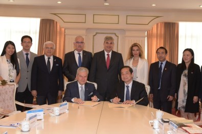 İzmir Ekonomi İle Şangay Üniversitesi'nden İşbirliği Anlaşması