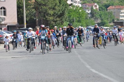 Osmanlı Çileği Şenliklerinin İkinci Günü Bisiklet Turu İle Başladı