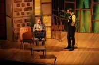 Ünlü Oyuncular Kayseri'deki Tiyatro Severlerle Buluştu