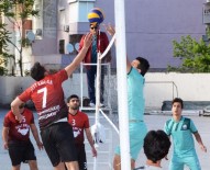 TAHIR ŞAHIN - Voleybol Turnuvasında Şampiyon Lapseki Belediyesi Oldu