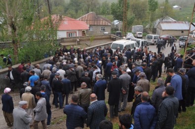 Yüksekova'da Yıldırım Düştü Açıklaması 1 Ölü
