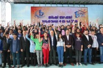METRO İSTASYONU - Bağcılar Belediyesi Bilgi Evi Öğrencilerinden Yılsonu Şenliği