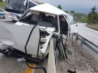 Bariyer Otomobile Ok Gibi Saplandı Açıklaması 2 Yaralı