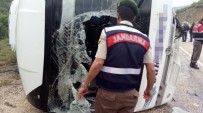 Bursa'da Midibüs İle Otomobil Çarpıştı Açıklaması 3 Ölü Haberi