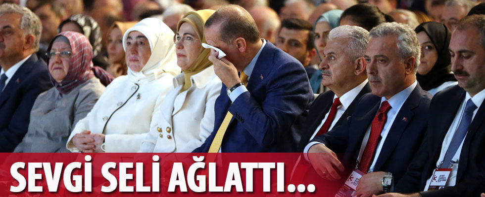 Cumhurbaşkanı Erdoğan gözyaşlarına boğuldu