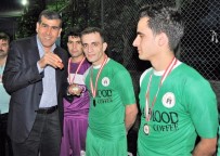 KUPA TÖRENİ - Futbol Turnuvasında Şampiyon Olan Takıma Altın Ödülü