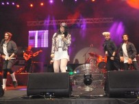 Hande Yener Serik'te 15 Bin Kişiye Konser Verdi