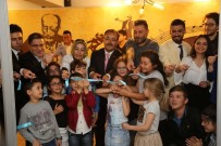 HÜSNÜ ŞENLENDİRİCİ - Hüsnü Şenlendirici, Uşak Belediyesi Sanat Akademisi'nin Açılışına Katıldı