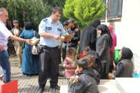 İNSAN TİCARETİ - Minibüste 51 Kaçak Göçmen Yakalandı