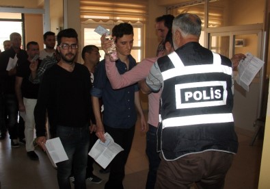 Sınava Geç Kalan KPSS Adayları Kapıdan Geri Döndü