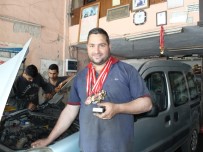 50 madalyalı şampiyon tamirci