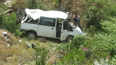 Nazilli'de İşçi Servisi Köprüden Uçtu Açıklaması 9 Yaralı