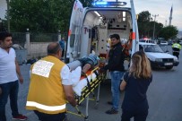 MESUT YILMAZ - Ortaca'da Otomobille Motosiklet Çapıştı; 2 Yaralı