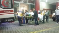 DARıÇAYıRı - Sakarya'da Otomobil Kamyona Çarptı Açıklaması 2 Yaralı