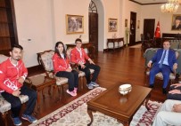 BİLEK GÜREŞİ - Vali Çataklı Şampiyon Gençleri Kabul Etti