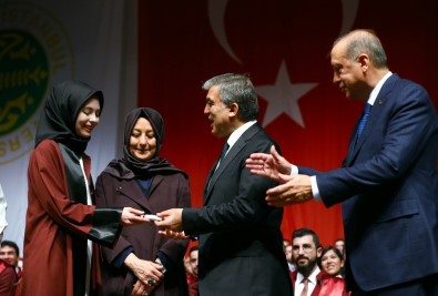 Abdullah Gül'ün gelini de Tıp Fakültesi'nden mezun oldu