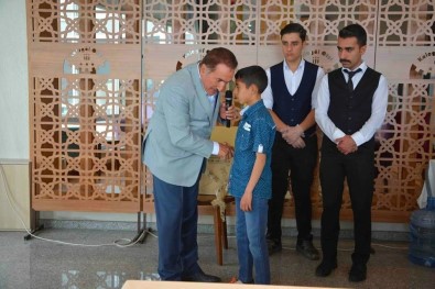 Belediye Başkanı Akdemir'den Gençlere Övgü