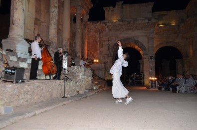Efes Antik Kenti'nde 'Göklerde Konuşulan Aşk'