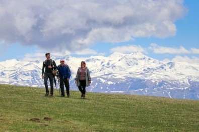 Gümüşhaneli Dağcılardan Bulutların Üzerinde Yürüyüş