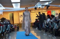 MEHMET YAPıCı - Öğrenciler Tasarladıkları Kıyafetleri Sergiledi