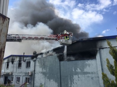 Uşak'taki Fabrika Yangını Söndürüldü
