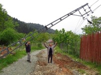 ŞİDDETLİ FIRTINA - Yaylacılar Devrilen Elektrik Direkleri Ve Yolları İçin Yardım Bekliyor